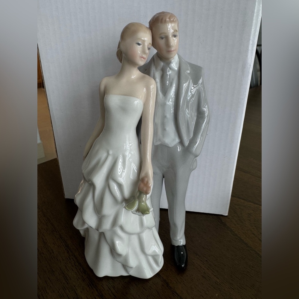 Vintage Porcelain Bride & Groom Figurine Wedding Couple Sculpture Bouquet